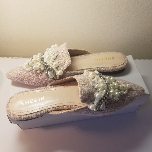 EXQUISITE MULE SLIDES NEW WITH BOX - Picture 5 of 11